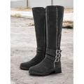 Hohe, hellbraune kniehohe Damenstiefel mit Doppelschnalle und Reißverschlussdetail – stilvolles und strapazierfähiges Schuhwerk für Herbst und Winter im Freien