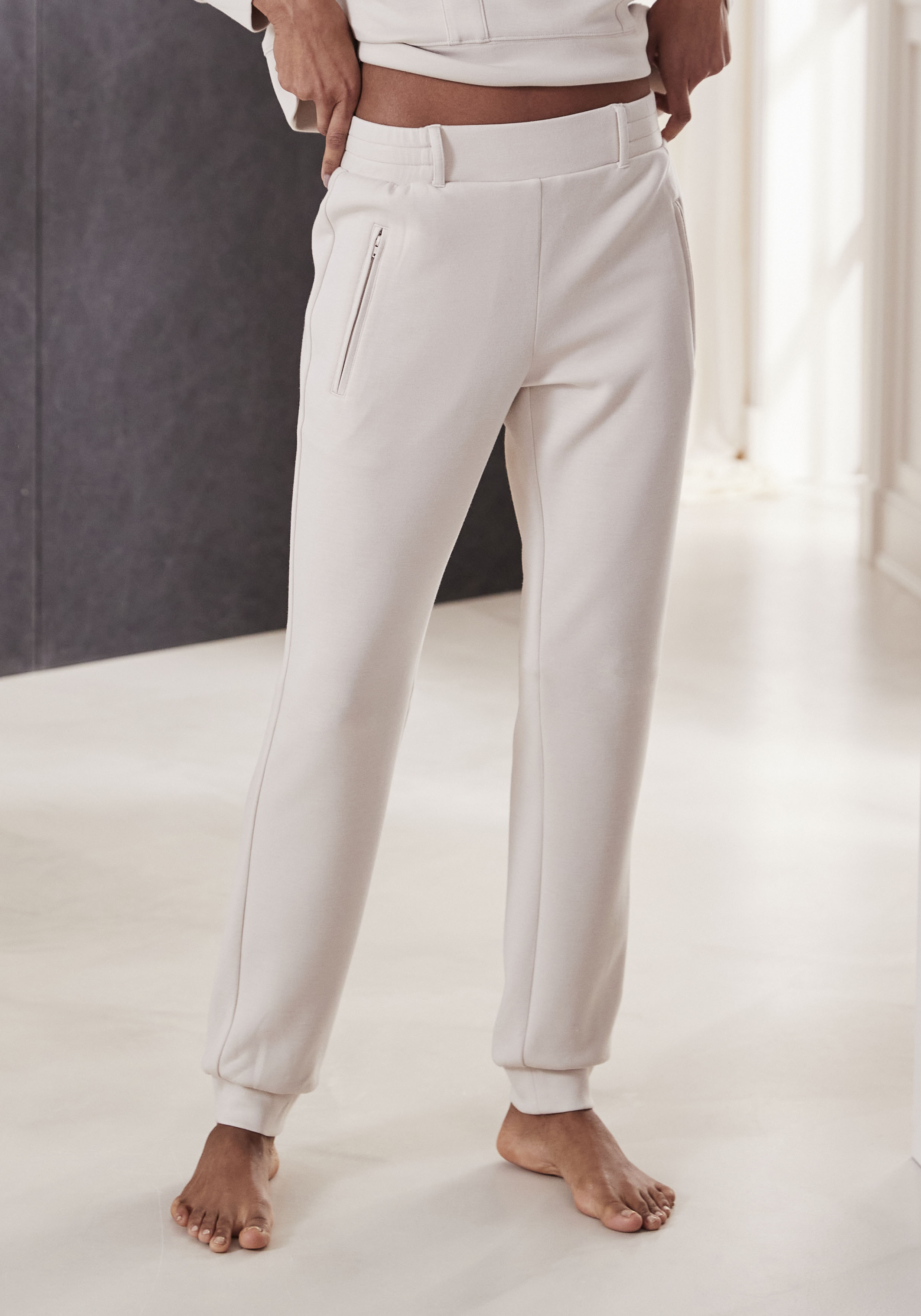 Sweathose FRENCH CONNECTION, Damen, Gr. 44/46, N-Gr, beige, Obermaterial: 55% Viskose (LENZING™ ECOVERO™), 40% Polyester, 5% Elasthan. Taschenfutter: 100% Polyester, unifarben, Basic, bequem lang, Hosen Sweathose, Topseller