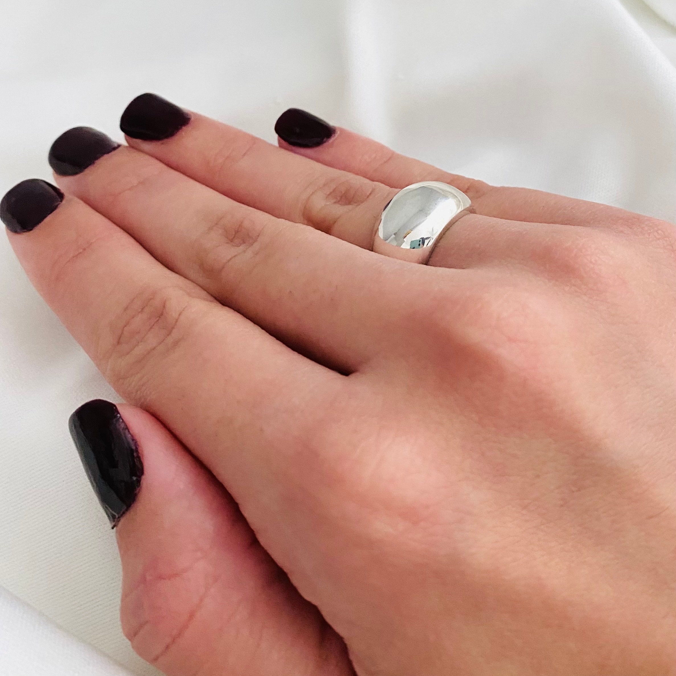 Anello a cupola d'argento, anello a bolle, anello Boho, ampio anello d'argento, anello a fascia curva, anello a cupola, anello d'argento, anello a fas