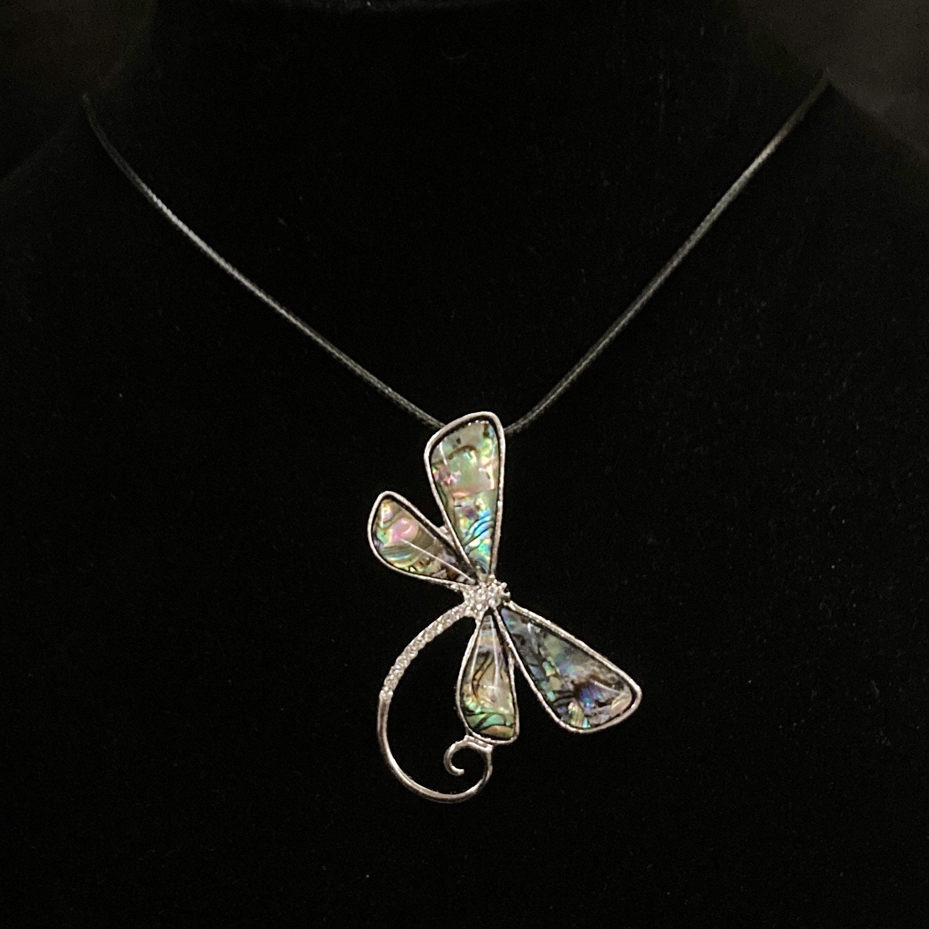 Collana con libellula, libellula in abalone, libellula in argento, libellula scintillante, collana con insetto, ciondolo con libellula, gioielli con l