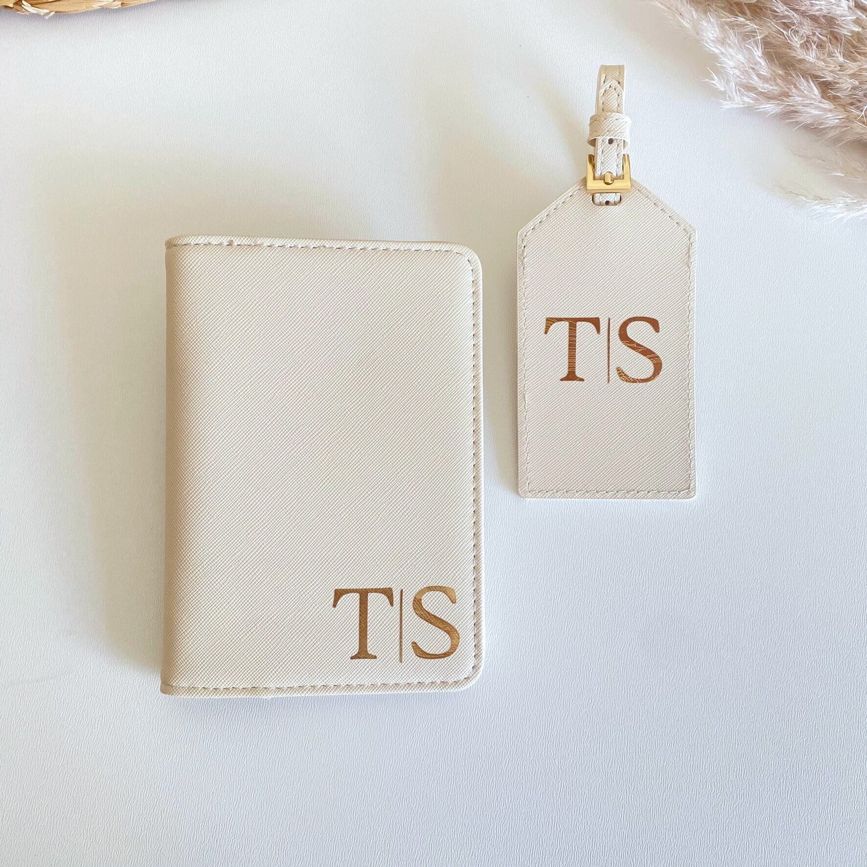 Set personalizzato di copertina passaporto + etichetta bagaglio con iniziale | Regalo personalizzato Moglie Mamma Amica | Passaporto | Vacanza
