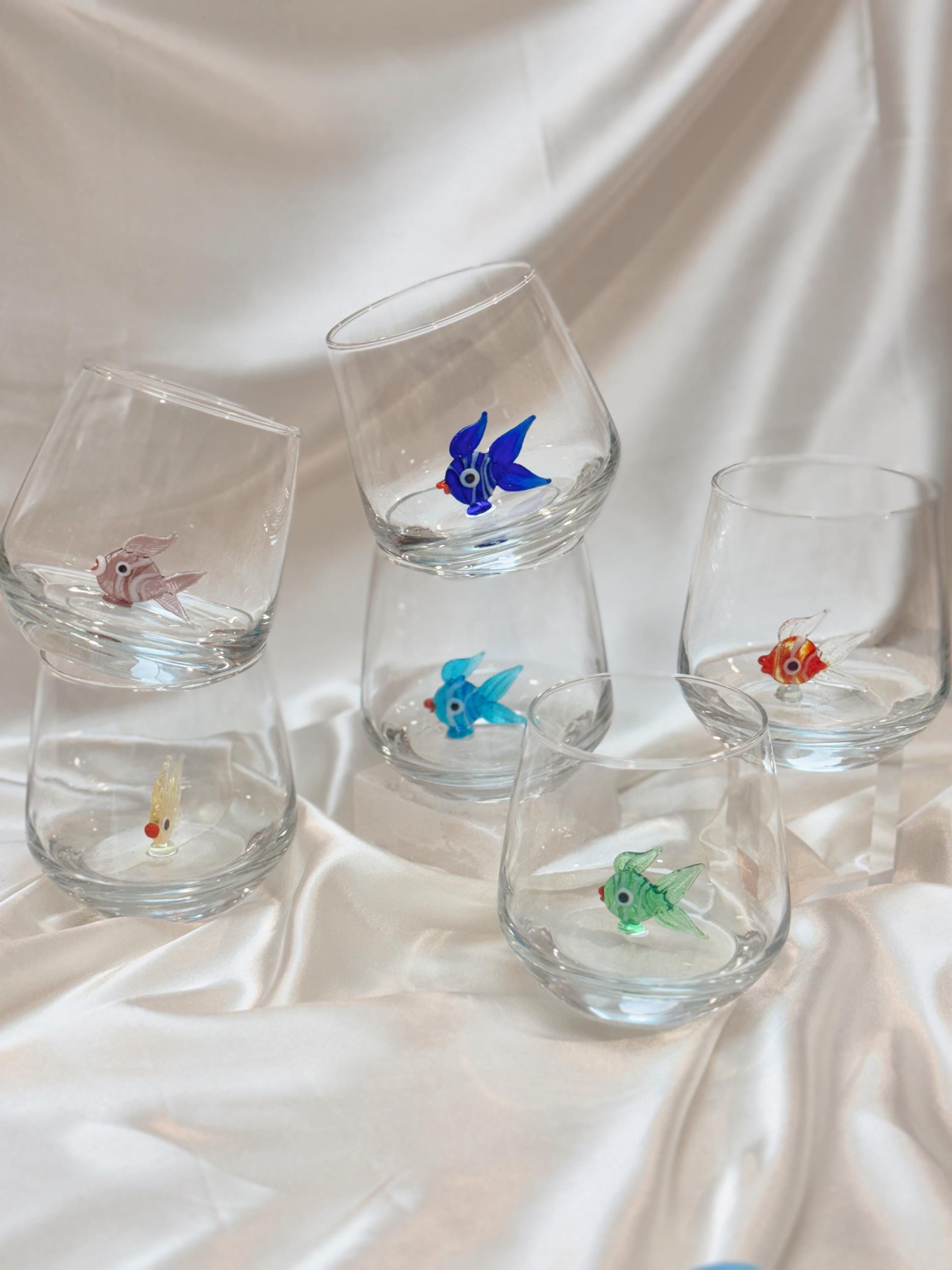Bicchiere da vino di Murano a forma di pesce colorato - Bicchiere con statuetta di pesce, Bicchiere da vino senza stelo a forma di pesce, Bicchiere da