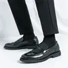 2024 neue Block geschnitzte Retro Herren schuhe britischen Stil formale Business Casual Slipper eine Slip-On Lederschuhe 46 große Größe