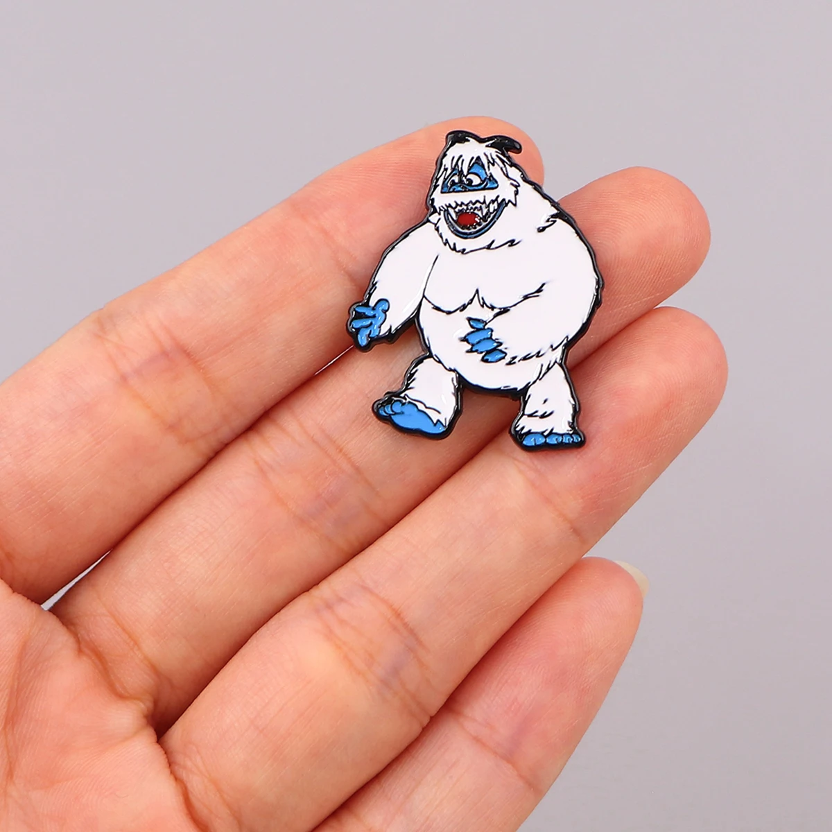 Niedlichen Schnee Monster Emaille Pins weiße Broschen für Kinder Kleidung Rucksack Revers Abzeichen Mode Metall Schmuck Zubehör Geschenke Image