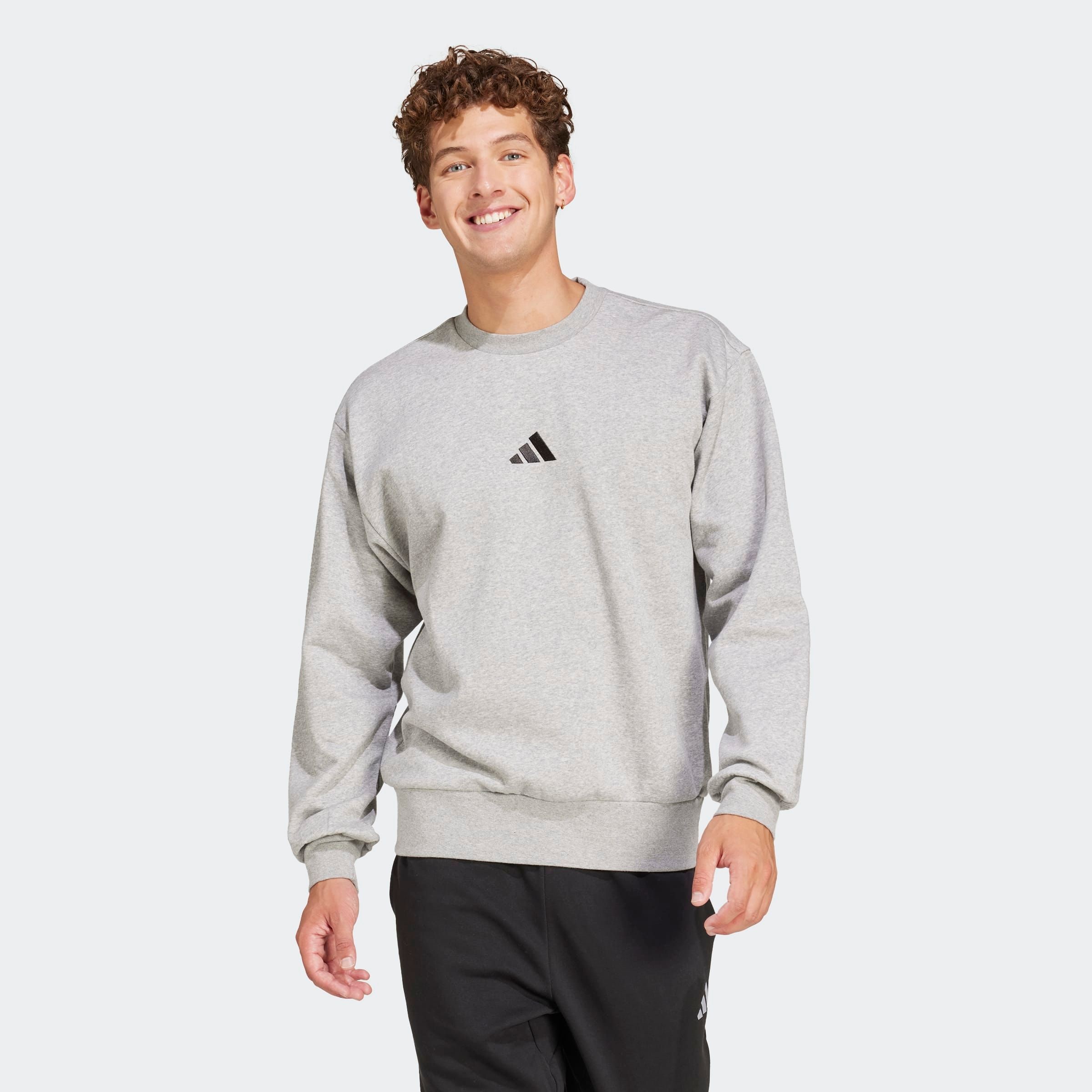 Sweatshirt ADIDAS SPORTSWEAR "M FEELCOZY SWT", Herren, Gr. M, grau (medium grau heather, schwarz), Obermaterial: 70% Baumwolle, 30% Polyester, normal, Rundhals, Sweatshirts Sweatshirt