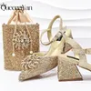 QSGFC Spitze Zehen High Heels Schuhe und Taschen für Frauen Absatz Luxus Strass Abend Hochzeit Party Gold Farbe Elegante Hnadbag