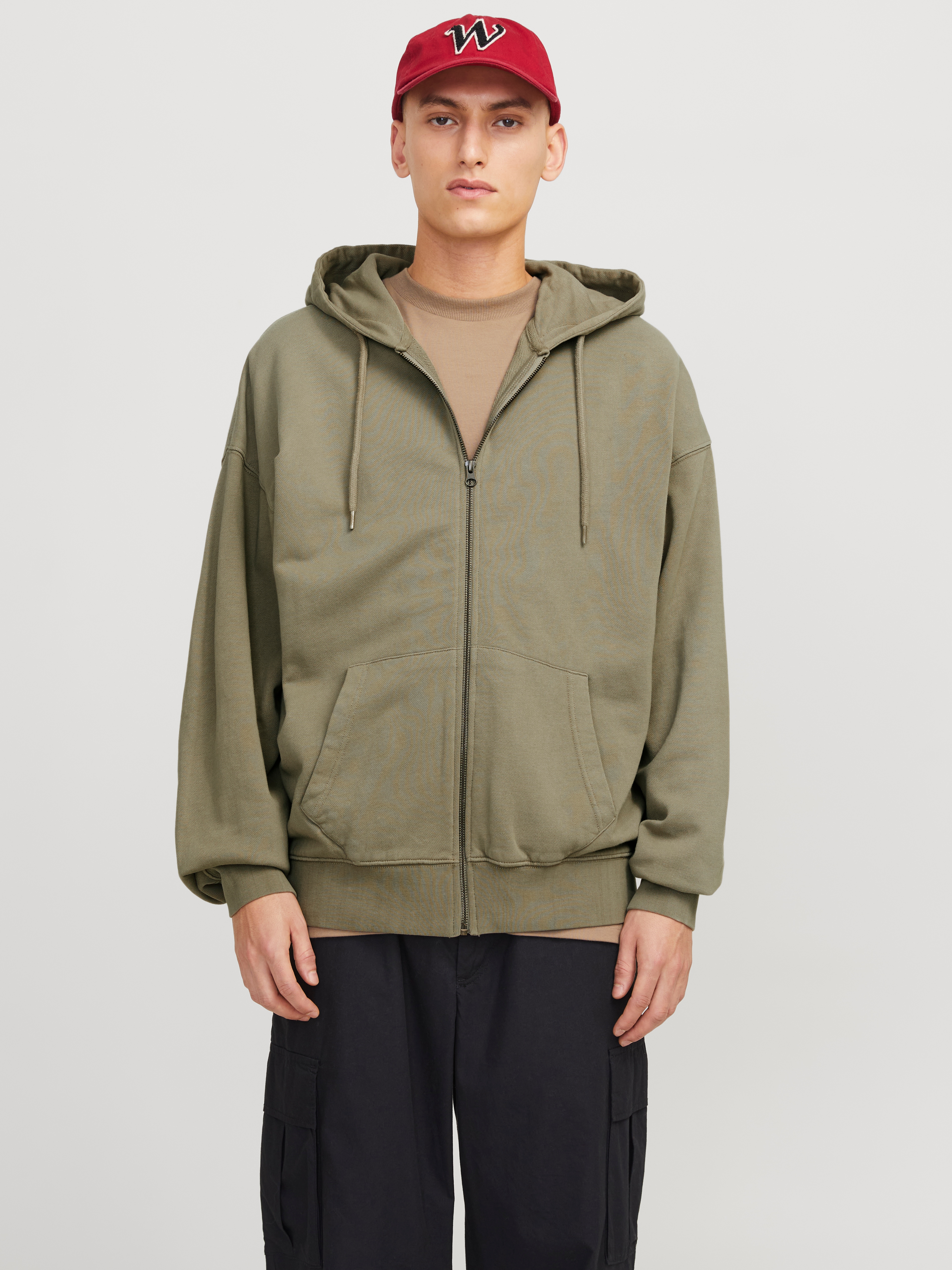 Kapuzensweatjacke JACK & JONES "JJECHARGE Hoodie mit Kapuze, Kordelzug und Taschen", Herren, Gr. S, silber (silber sage), angeraute Sweatware, Obermaterial: 100% Baumwolle, unifarben, loose fit taillenbedeckt, ohne Ausschnitt, Rippbündchen,...