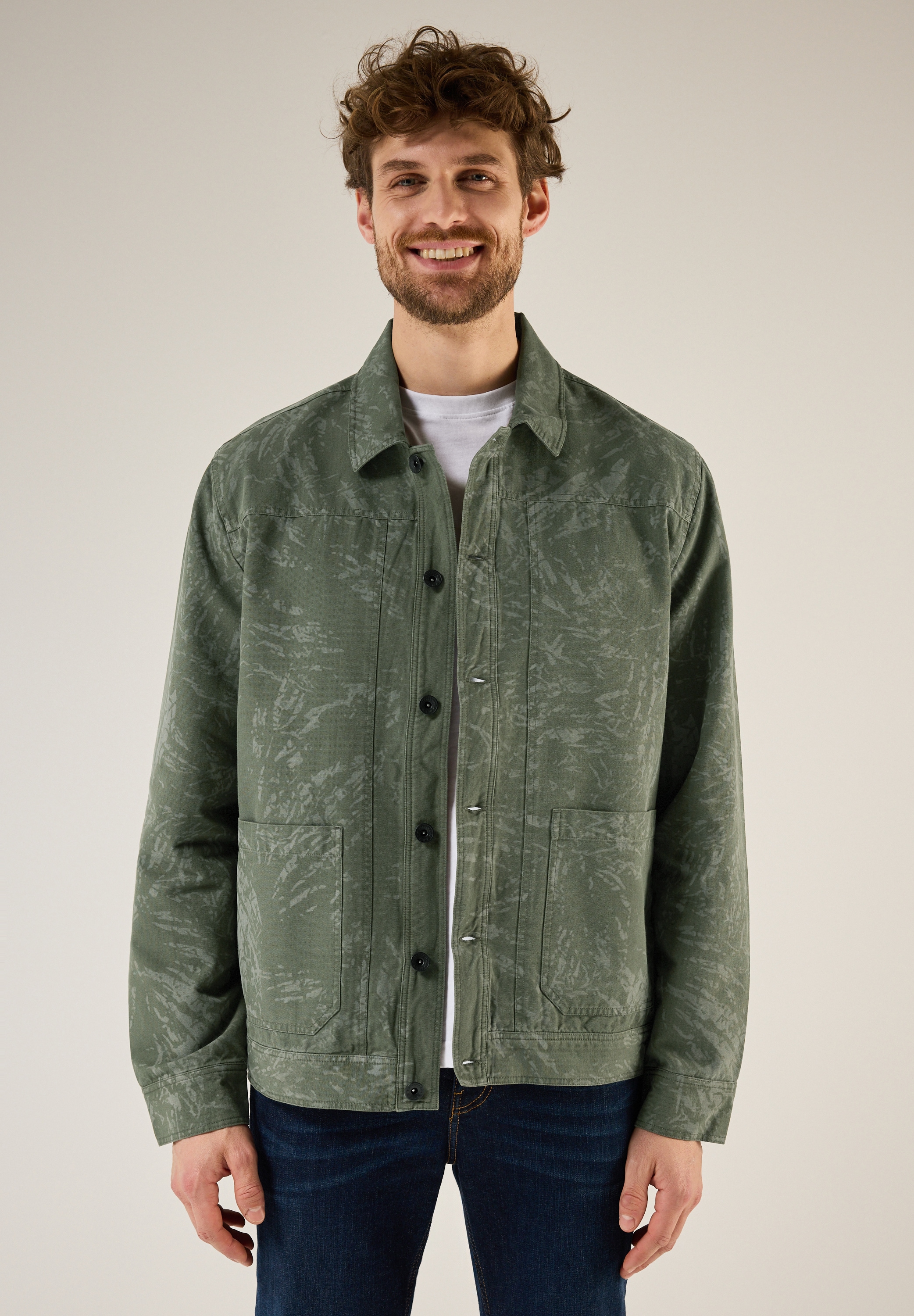 Cargojacke STREET ONE MEN, Herren, Gr. XL (44), grün (deep olive grün), Web, Obermaterial: 100% Baumwolle; Futter: 100% Baumwolle, gemustert, normal hüftbedeckend, V-Ausschnitt, gerader Abschluss, Jacken, mit allover Print