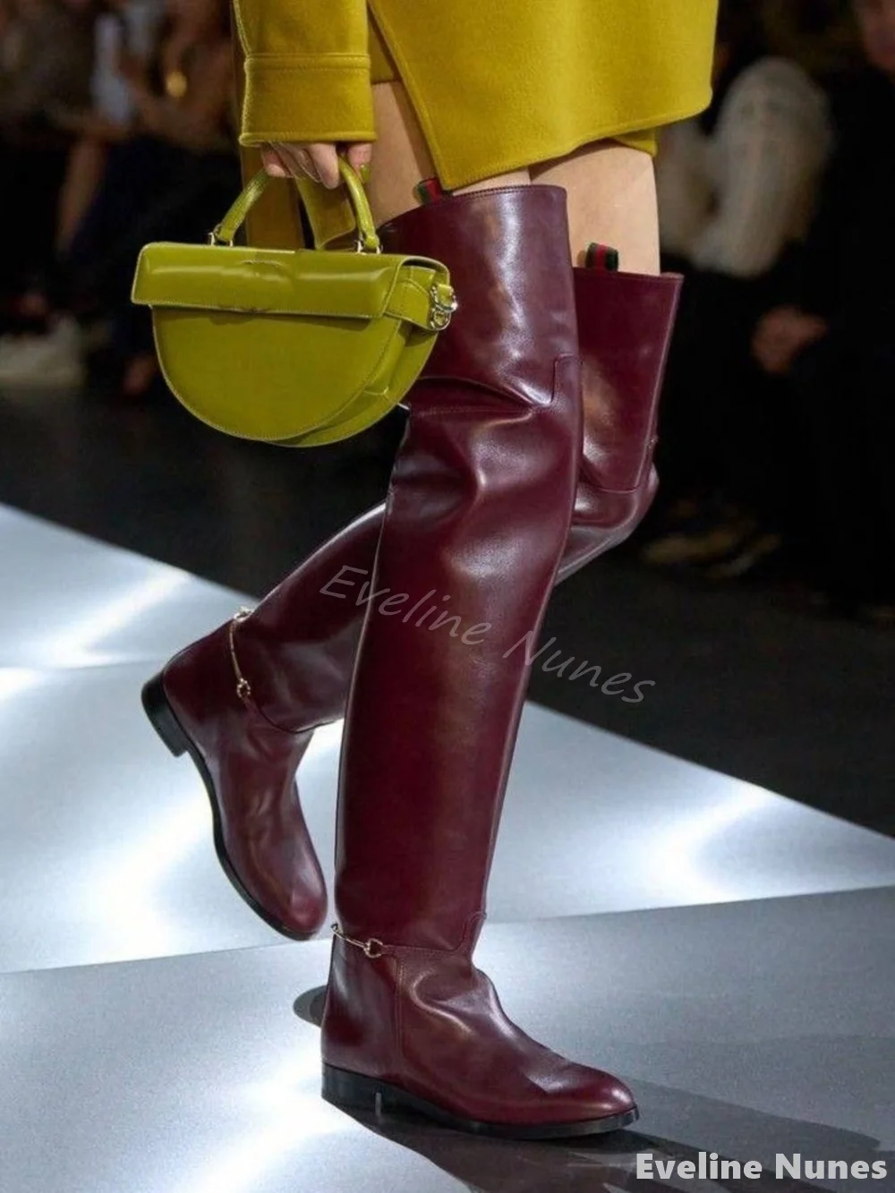 Weinrote Metalldekoration über dem Knie, Stiefel für Damen, runde Zehenpartie, klobiger Absatz, Slip-on-lange Stiefel, 2023, Frühjahr, neuer Modedesigner-Stiefel Image