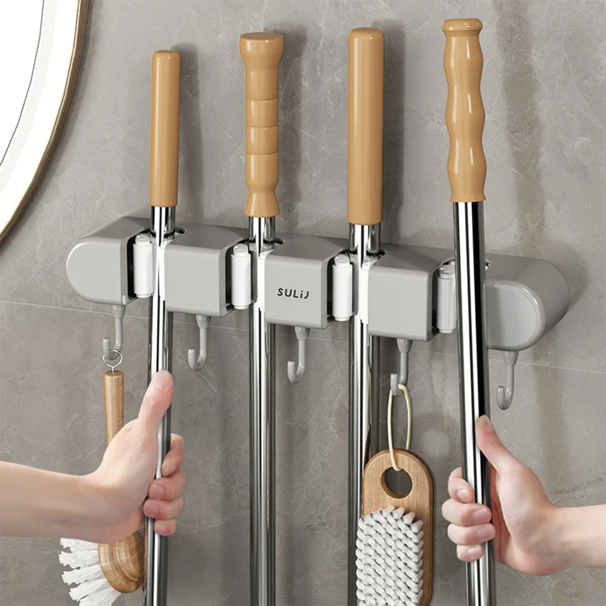 Porta scopa con ganci Porta scopa a parete Porta scopa senza foratura Portaoggetti multifunzione autoadesivo per cucina