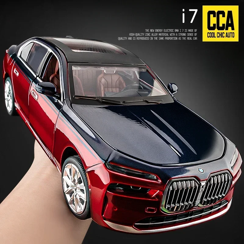 CCA Simulation 1:24 BMW I7 G70 Legierung Automodell mit Vitrine Sammlung Miniatur Voiture Home Decor Kinder Mann Auto Geschenk