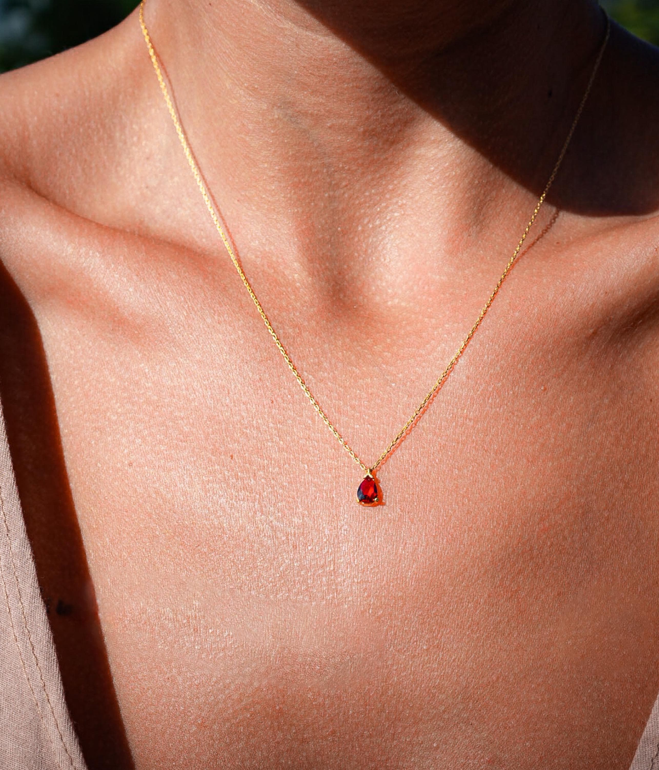 Delicata collana di rubini, piccolo ciondolo del mese di nascita, collana di rubini rossi, pietra preziosa autentica di luglio, collana di rubini con