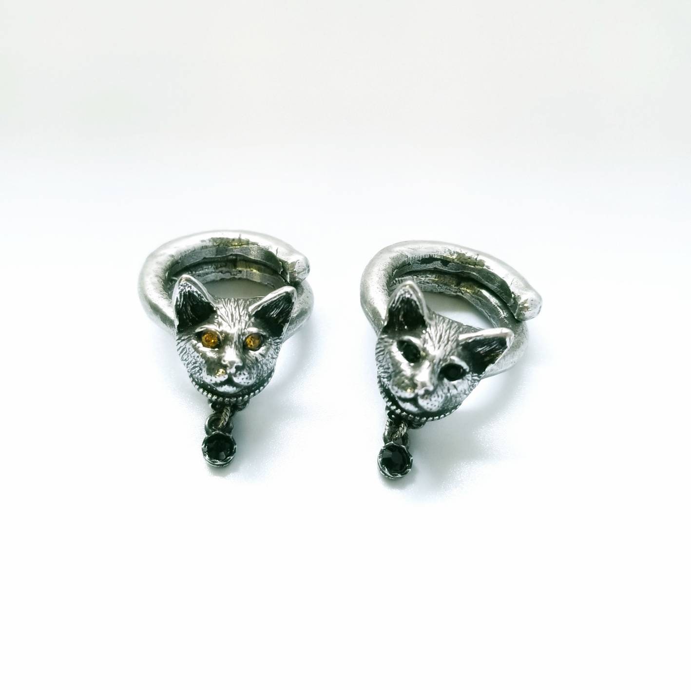 Anello a forma di gattino. Anello a forma di gatto. Gioielli a forma di gatto. Anello a forma di gattino. Gioielli a forma di gattino. Realizzato su o