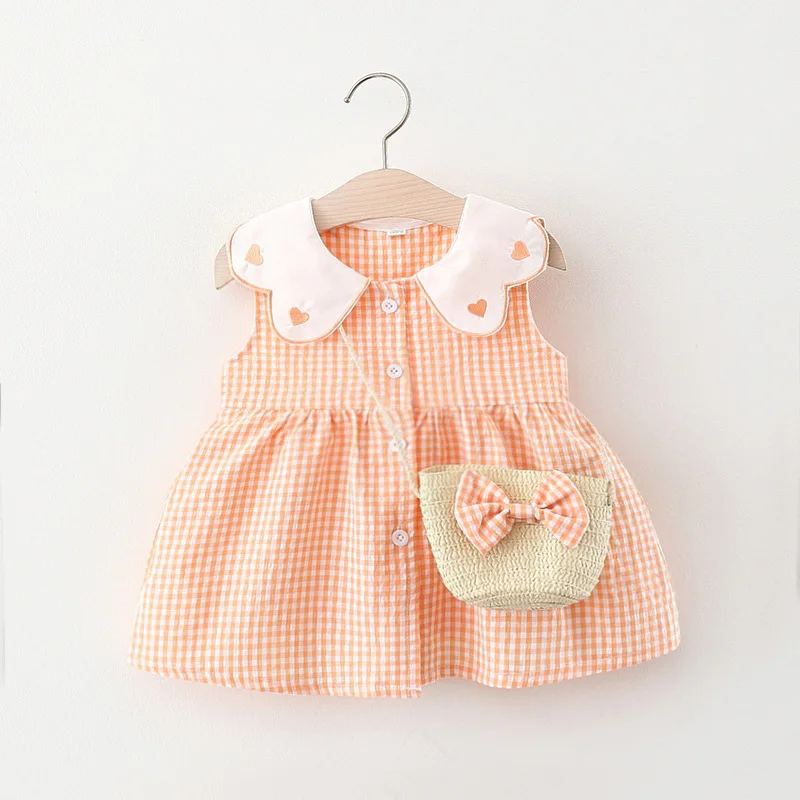 Neues Sommerkleid für Babys im Alter von 0 bis 3 Jahren, niedliche kleine karierte ärmellose Kinderkleidung, Säuglingskleid mit süßem Blütenblattkragen Image