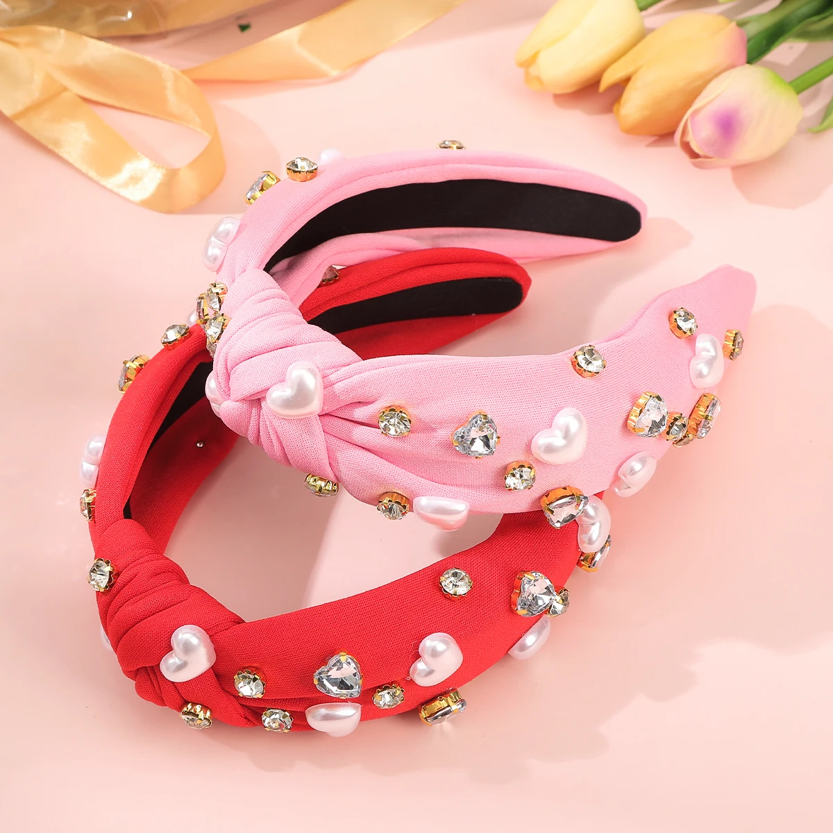 AWAYTR Neues Haarband mit Liebesherz und Schleife für Frauen, niedliche Perle, rot, breites Diamant-Stirnband, Haarband, Haarschmuck, Valentinstag Image