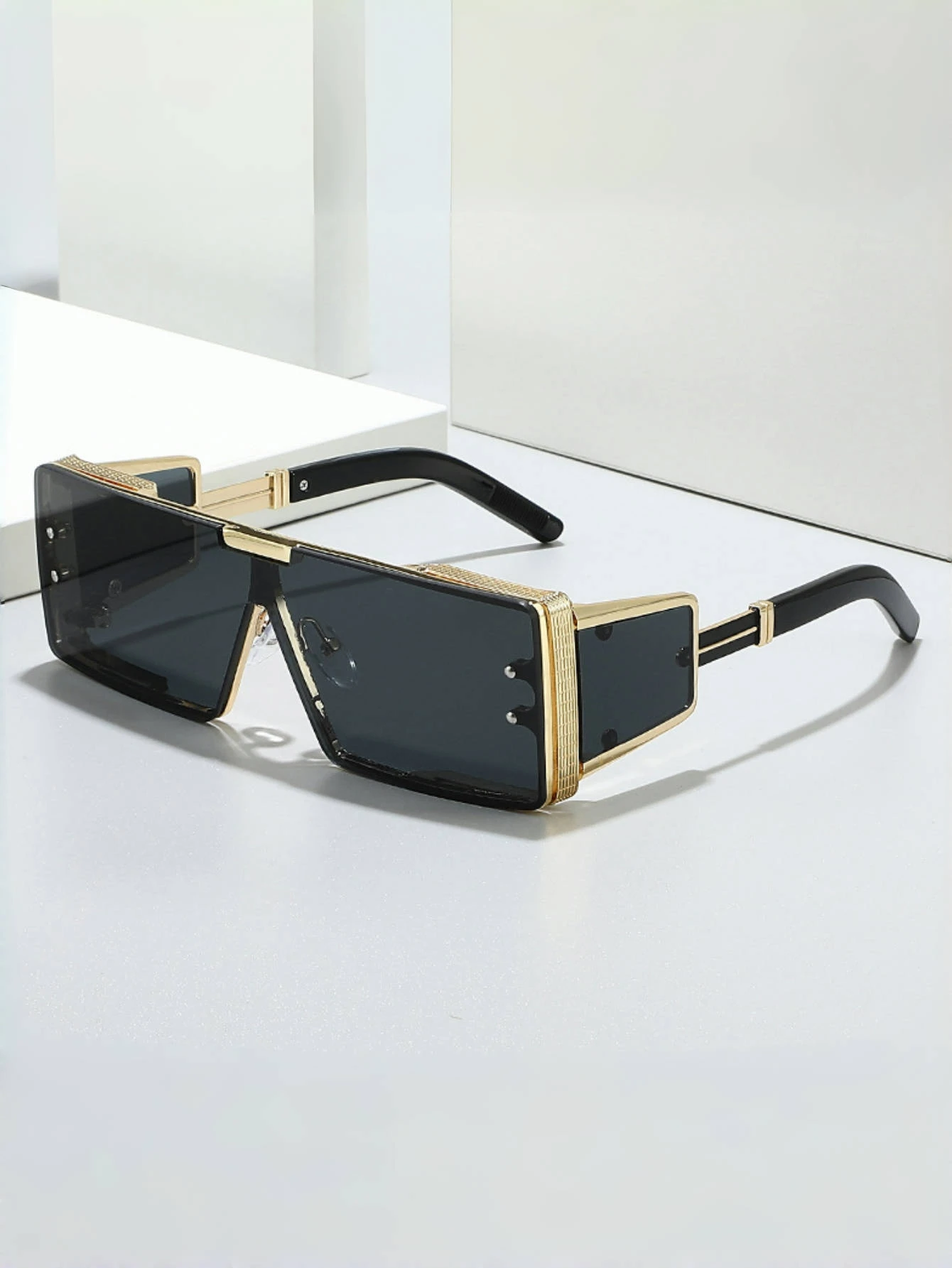 Neue Mode-Sonnenbrille für Herren, zukünftige Technologie, fortschrittliche Metall-Quadrat-Punk-Wind-Sonnenbrille mit Persönlichkeit, Outdoor-Straßenschießen Image