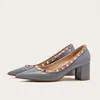 Damen-Pumps aus glänzendem Leder und matten Nieten, 6 cm, Cindella-Schuhe, flache Monate, Patchwork-Slip-Ons für breiten Füßen, Größe 48–33, Beige, Schwarz