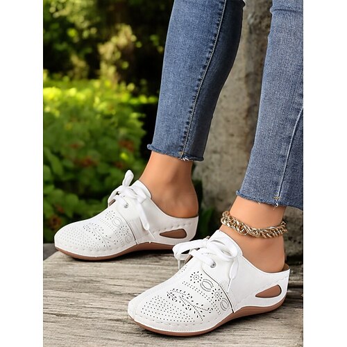 Damen Pantoletten mit perforiertem Keilabsatz, weicher Sohle und Ziernähten – lässige Vintage-Schuhe für den Alltag und Outdoor-Aktivitäten Image