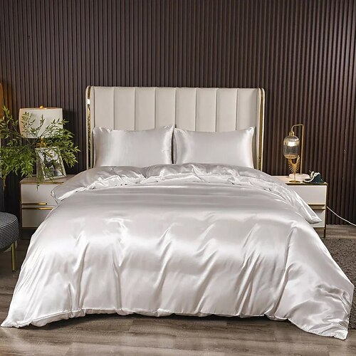 Seiden-Bettbezug-Set – luxuriöse, ultraweiche und atmungsaktive Bettwäsche für ultimativen Komfort. Hergestellt aus 100 % Maulbeerseide für ein glattes, hautfreundliches Gefühl und natürliche Temperaturregulierung. Image