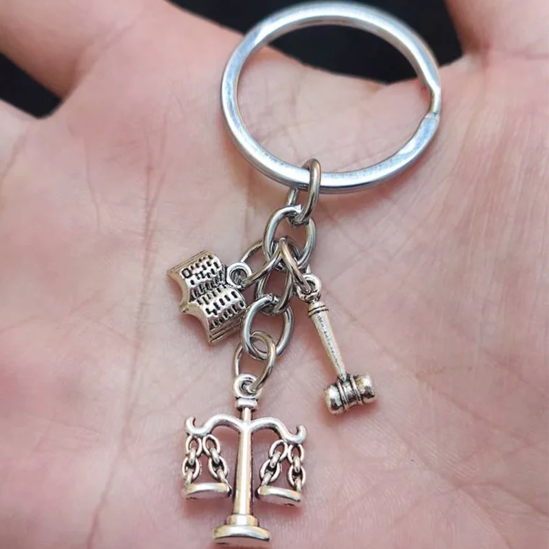 Mini-Schlüsselanhänger, Waage der Gerechtigkeit, Anwalt, Recht, Schule, Klassenkameraden, Geschenk, Hammer, Richter, Waage, Schlüsselanhänger Image