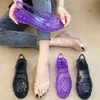 Sommer 2024, PVC-Kunststoff-Sandalen für Damen, lila Schuhe, offene Zehen, Damenschuhe mit mittelhohen Absätzen, Gelee, asiatische Größe