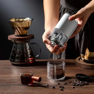 1 PCS Portable Electric Coffee Grinder TYPE C USB Charge Ceramic Grinding Core Home Coffee Beans