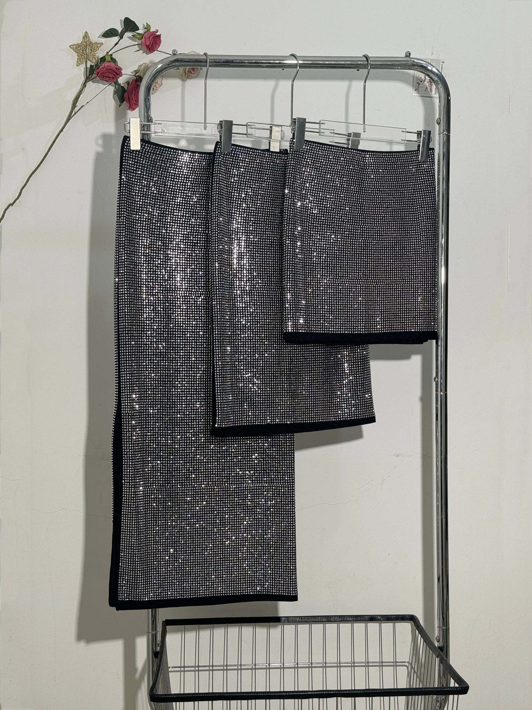 Koreanischer Stil Jupe Faldas Mujer Moda 2025, süßer weißer Federrock, schlanke Y2k-Kleidung, neue Röcke für Frauen, kurz, schwarz, Retro Image