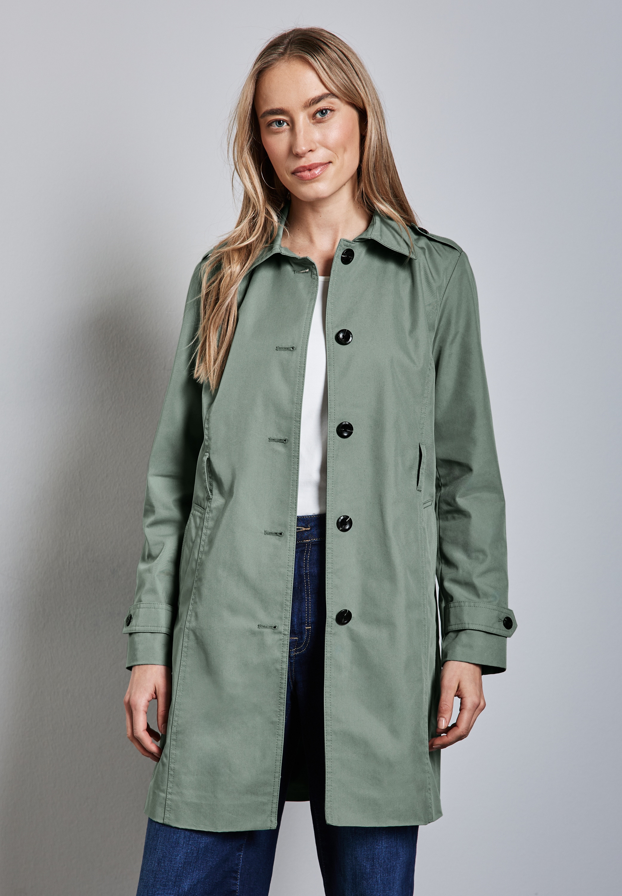 Trenchcoat STREET ONE, Damen, Gr. 36, grün (dune grün), Web, 69% Baumwolle, 31% Polyester, unifarben, normal ca. Mitte Oberschenkel, V-Ausschnitt, abgesteppt, Mäntel, mit Bindegürtel