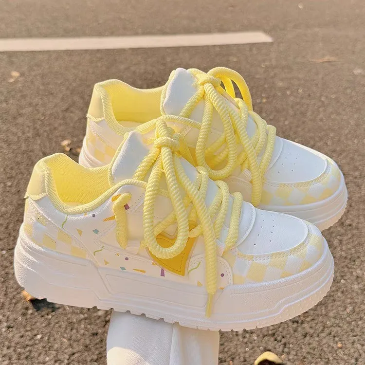Kawai Lolita Sneakers Mädchen College Style Casual Sportschuhe Y2k Süße rosa gelbe Sneakers Damen Koreanische Schnür-Tennisschuhe