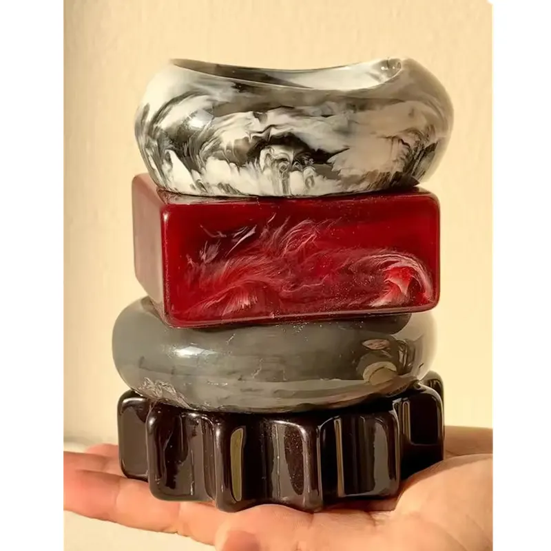 HUANZHI Vintage Rot Grau Weiß Verschwommene Geometrische Unregelmäßige Harz Armband Neue Design Chunky Charms Armreifen Schmuck für Frauen