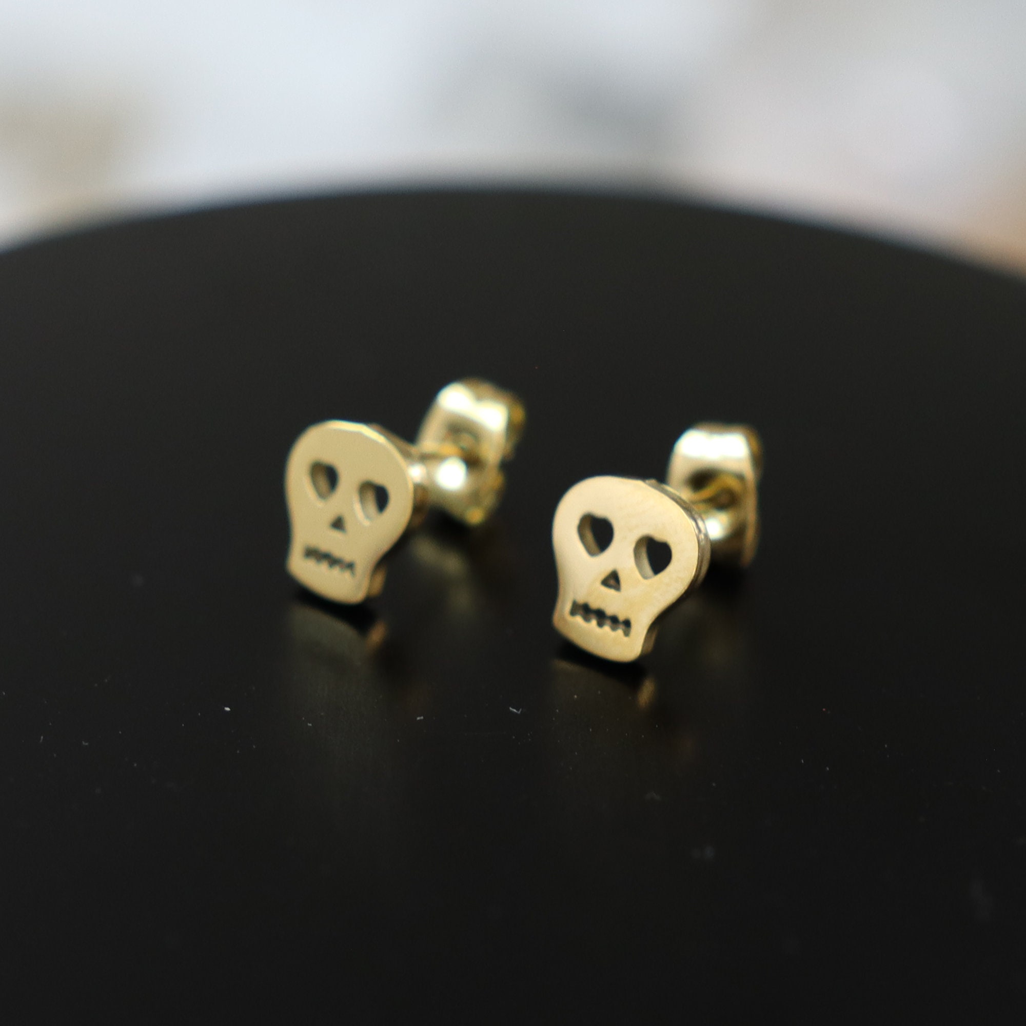 Clous d'oreilles en titane avec tête de mort, Argent, Boucles d'oreilles couleur or qui ne ternissent pas, Boucles d'oreilles étanches en titane de qu