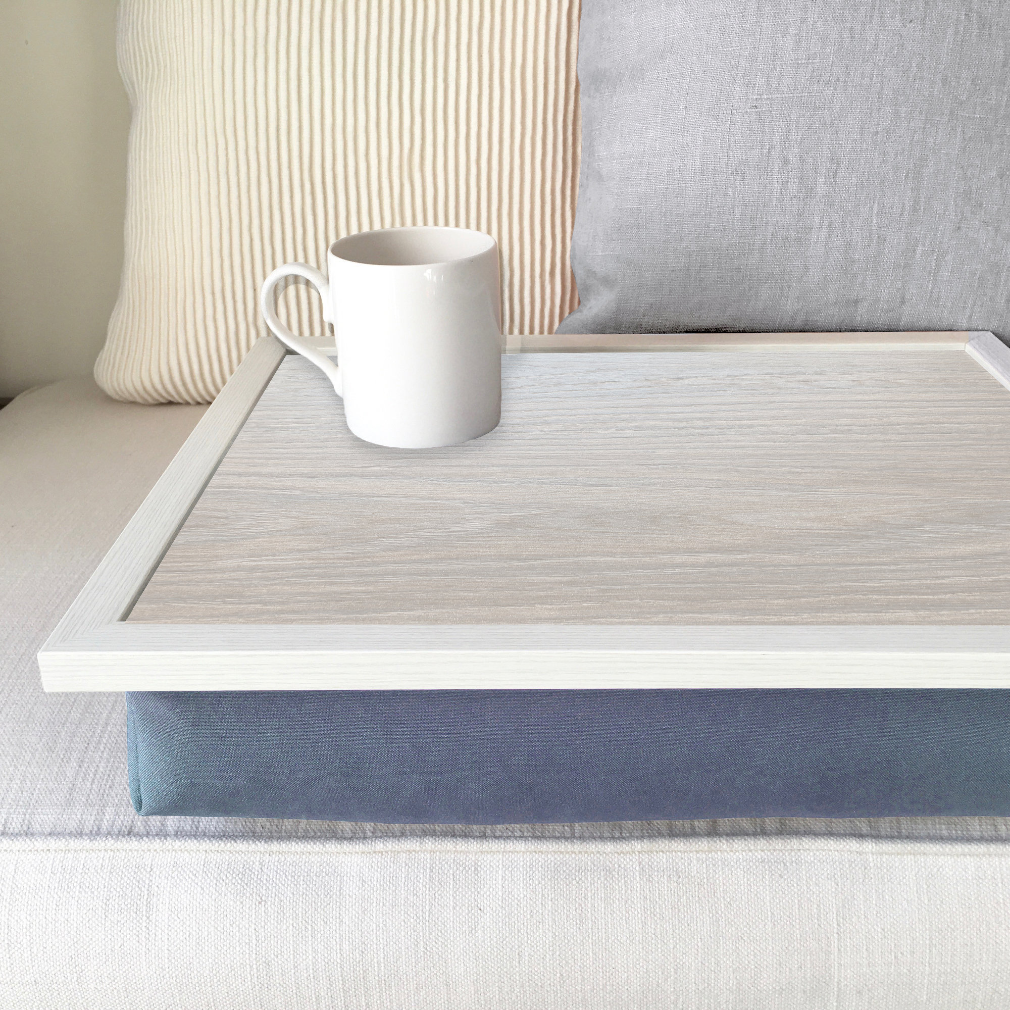 Vassoio da grembo in rovere color crema con base imbottita a sacco, vassoio da scrivania per laptop con cuscino, vassoio da grembo per colazione e cen