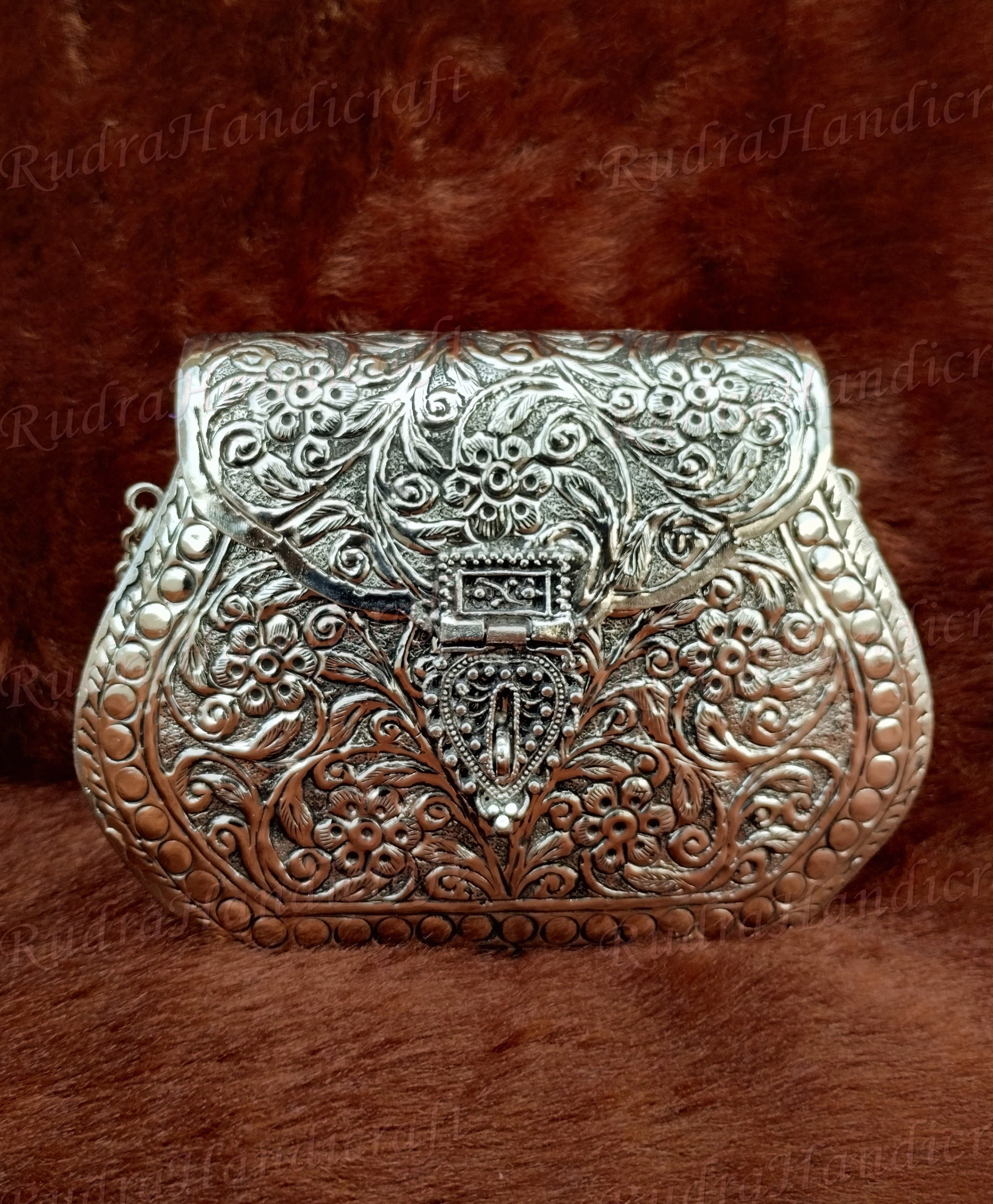 Borsa a tracolla indiana in metallo argentato fatta a mano, borsa a tracolla per feste in metallo argentato / borsa in stile vintage etnico fatta a ma