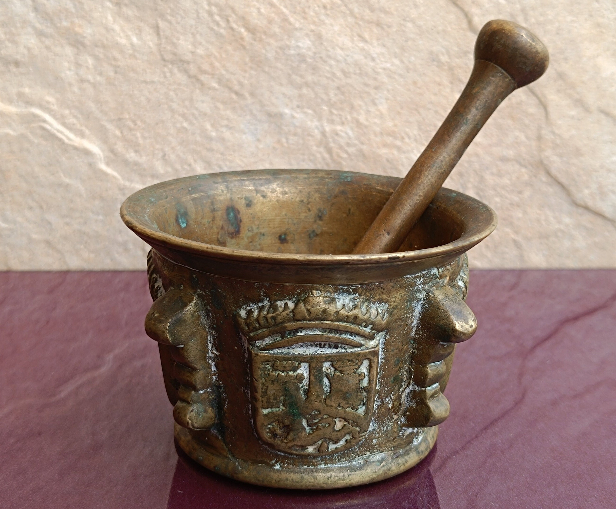 XVII Mortaio e pestello spagnolo di grandi dimensioni, mortaio in bronzo antico, mortaio e pestello vintage in bronzo massiccio, bronzo antico, decora