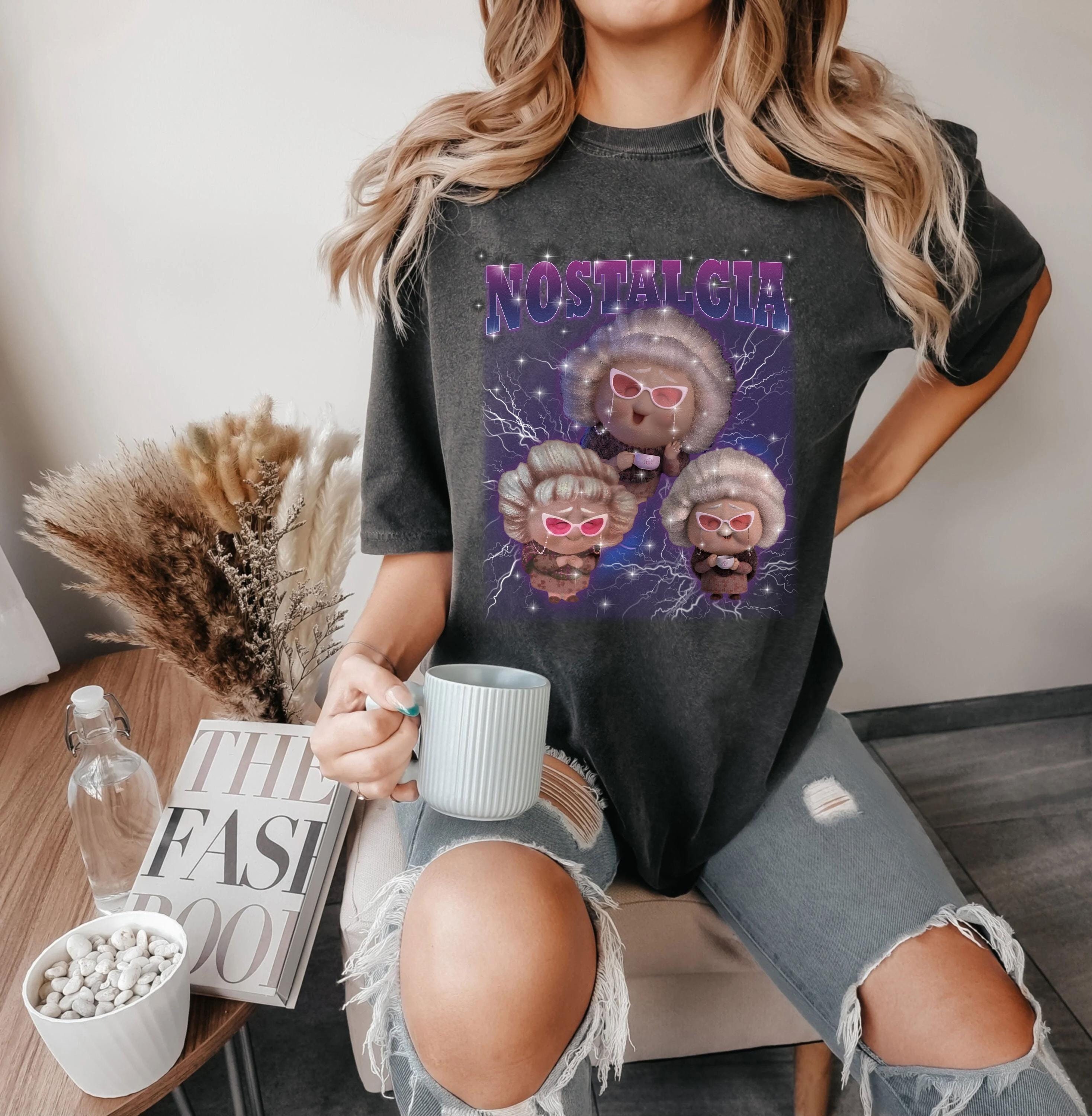 Maglietta Inside Out Nostalgia, Maglietta Inside Out 2 Personaggi, Film Inside Out 2024, Maglietta Emozioni, Maglietta Festa di Compleanno