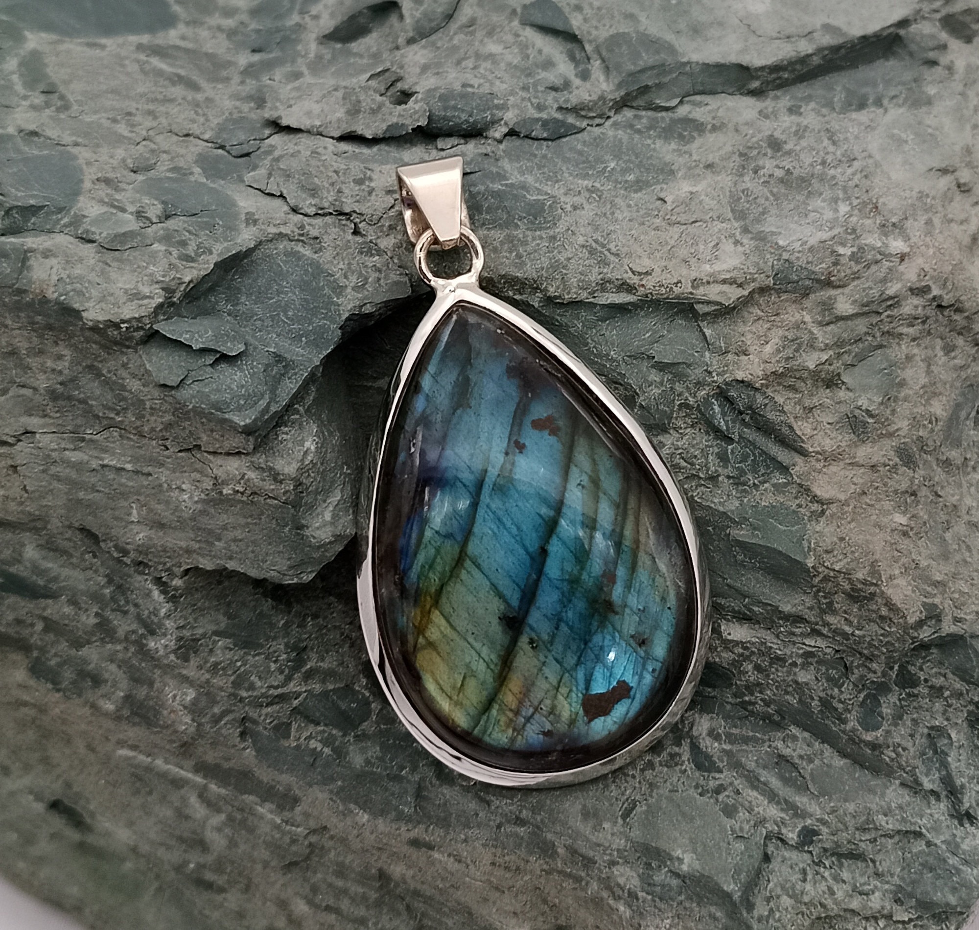 Ciondolo labradorite, ciondolo in argento sterling 925, collana labradorite, ciondolo labradorite blu, ciondolo labradorite naturale, ciondolo pera