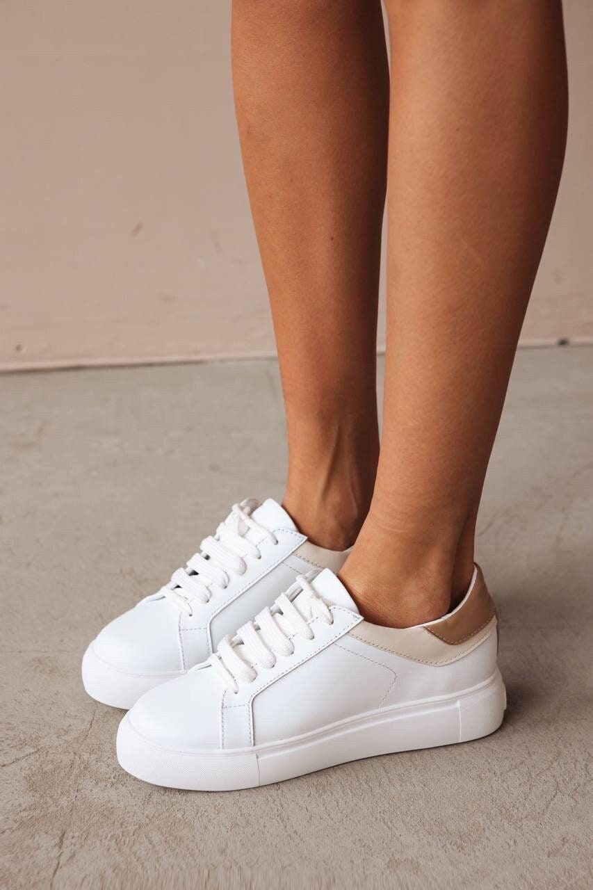 Sneakers bianche in vera pelle, sneakers da donna, sneakers basse, sneakers estive. Sneakers da donna in pelle, scarpe da città