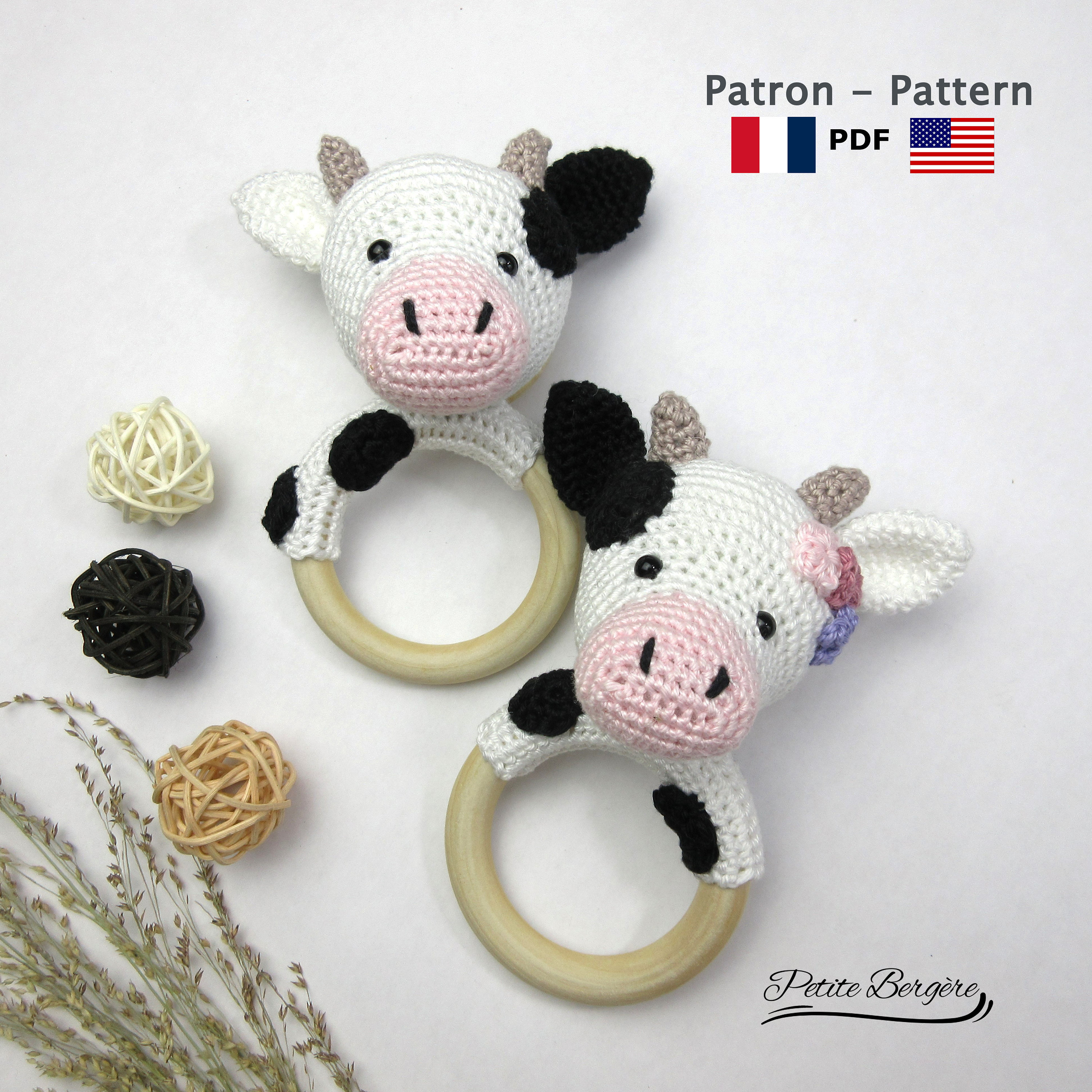 Sonaglio a forma di mucca all'uncinetto, schema PDF francese/inglese, amigurumi a forma di mucca, giocattolo per neonati, regalo all'uncinetto per bab