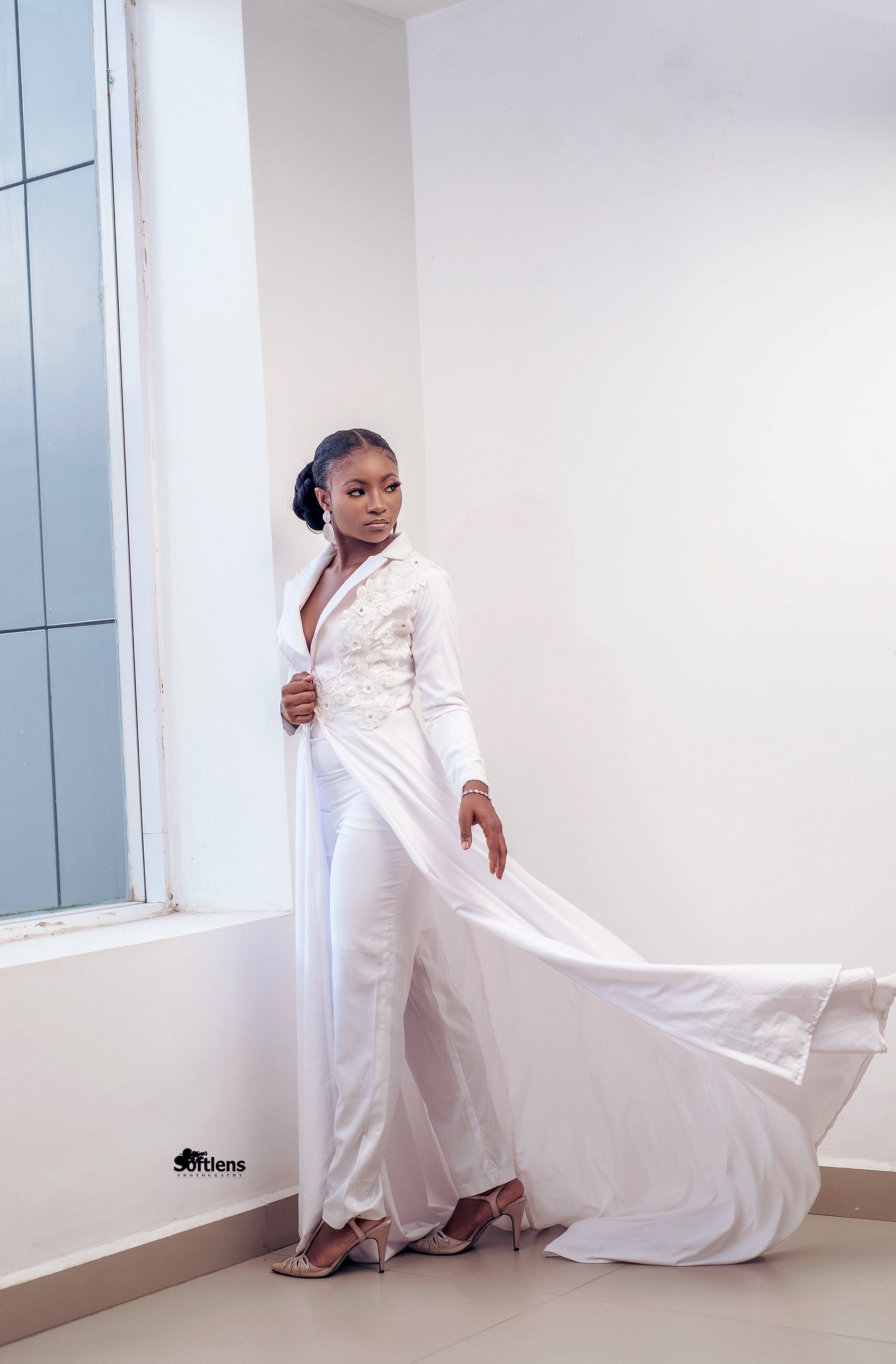 Completo avorio con strascico per matrimonio, tailleur pantalone bianco con strascico, tailleur pantalone da sposa da donna, tailleur pantalone da spo