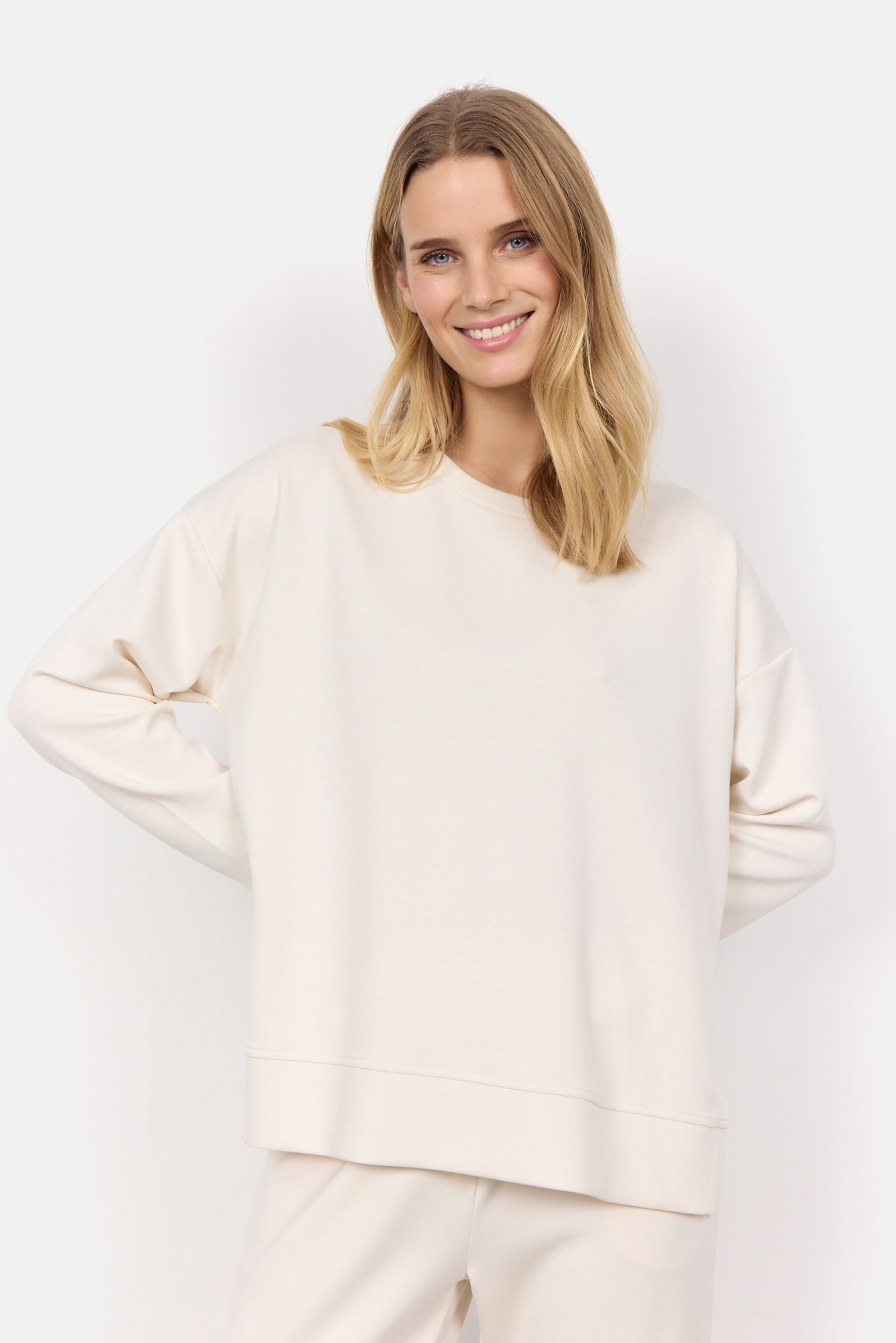 Sweatshirt SOYACONCEPT "SC-BANU 164", Damen, Gr. M, beige (cream), Sweatware, Obermaterial: 48% Modal, 48% Polyester, 4% Elasthan, unifarben, regular fit normal, Rundhals, Rippbündchen, Sweatshirts Sweatshirt, aus glatter Modal Qualität für ein...