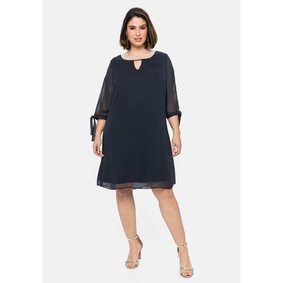 Chiffonkleid SHEEGO "Große Größen", Damen, Gr. 52, Normalgrößen, blau (nachtblau), Obermaterial: 100% Polyester;Futter: 95% Viskose, 5% Elasthan, unifarben, elegant, figurumspielend kurz, Rundhals, 3/4-Ärmel Ärmel mit Ärmelschlitz, Kleider... Image