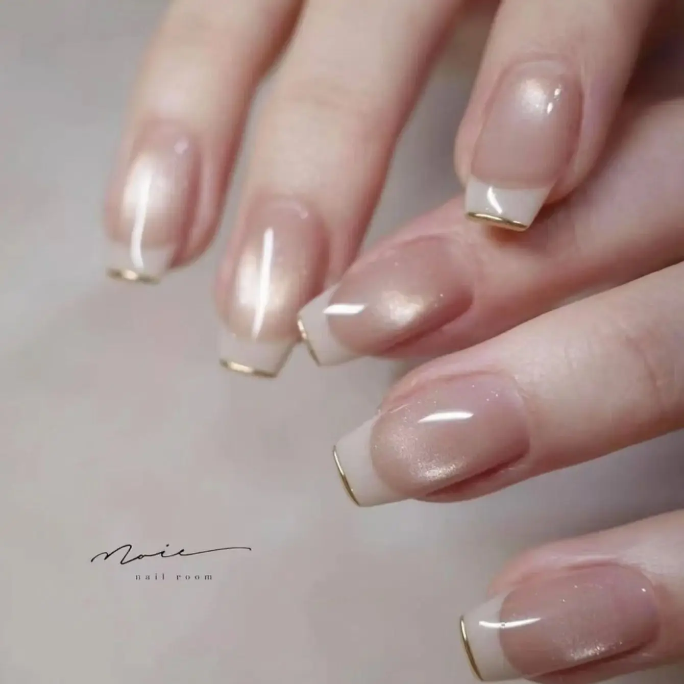 24PCS Cat's Eye Blush Phototherapie Cat's Eye Aurora Glitter Fake Nails Image