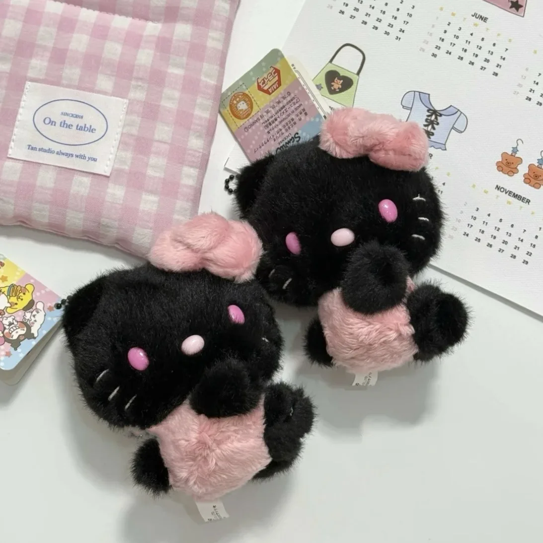 10 cm Sanrio Hello Kitty Schwarz Rosa Plüsch-schlüsselanhänger Puppe Anhänger Klassische Niedliche Cartoon Kitty Plüsch Tasche Anhänger Cartoon Geschenk Spielzeug