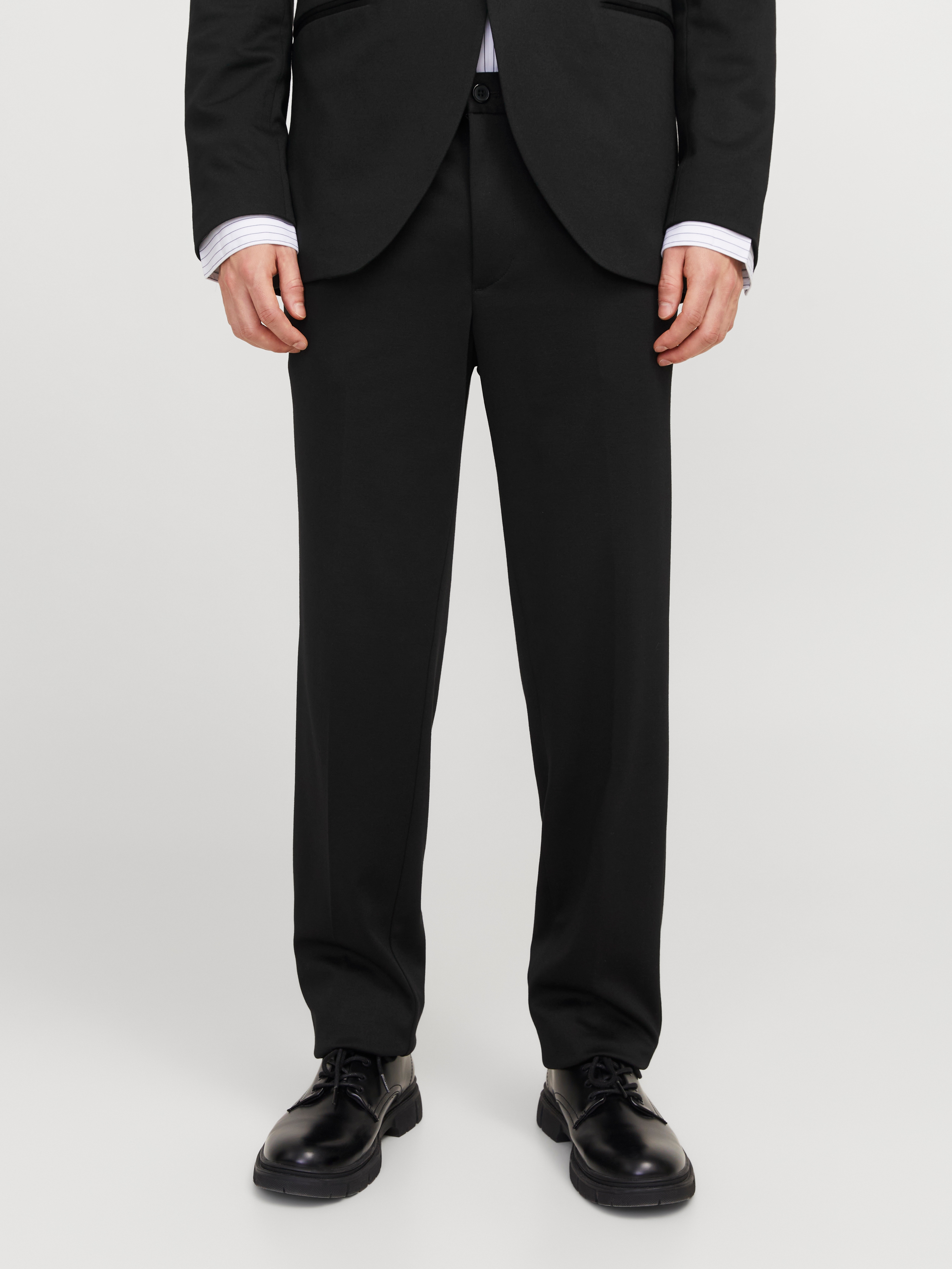 Anzughose JACK & JONES "JPRJAXON Businesshose mit mittlerer Bundhöhe", Herren, Gr. 52, N-Gr, schwarz (schwarz fit:slim fit), Web, Obermaterial: 74% Polyester, 22% Viskose, 4% Elasthan, unifarben, slim fit normal, Hosen Anzughose, unifarben, modisch,...