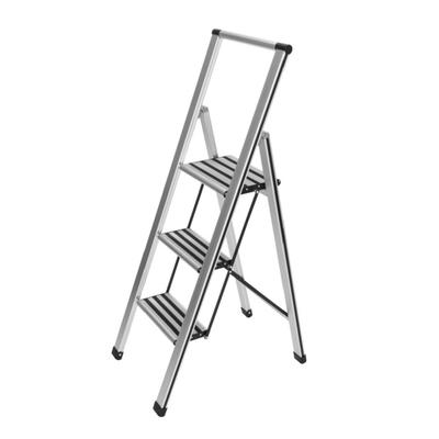 WENKO Alu-Design Klapptrittleiter 3-stufig Silber, rutschsichere XXL-Stufen Image