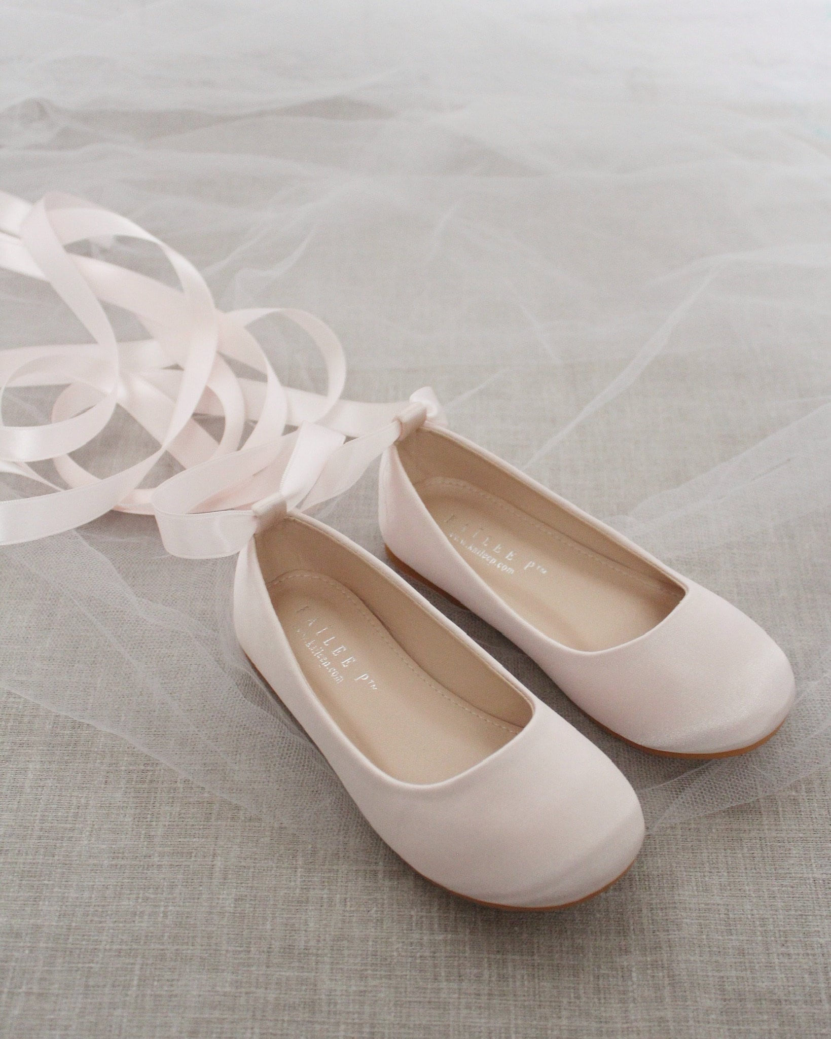 Scarpe per bambini / Ballerine in raso rosa antico con lacci - Scarpe da bambina in raso, scarpe formali rosa, ballerine per bambine, scarpe da damige