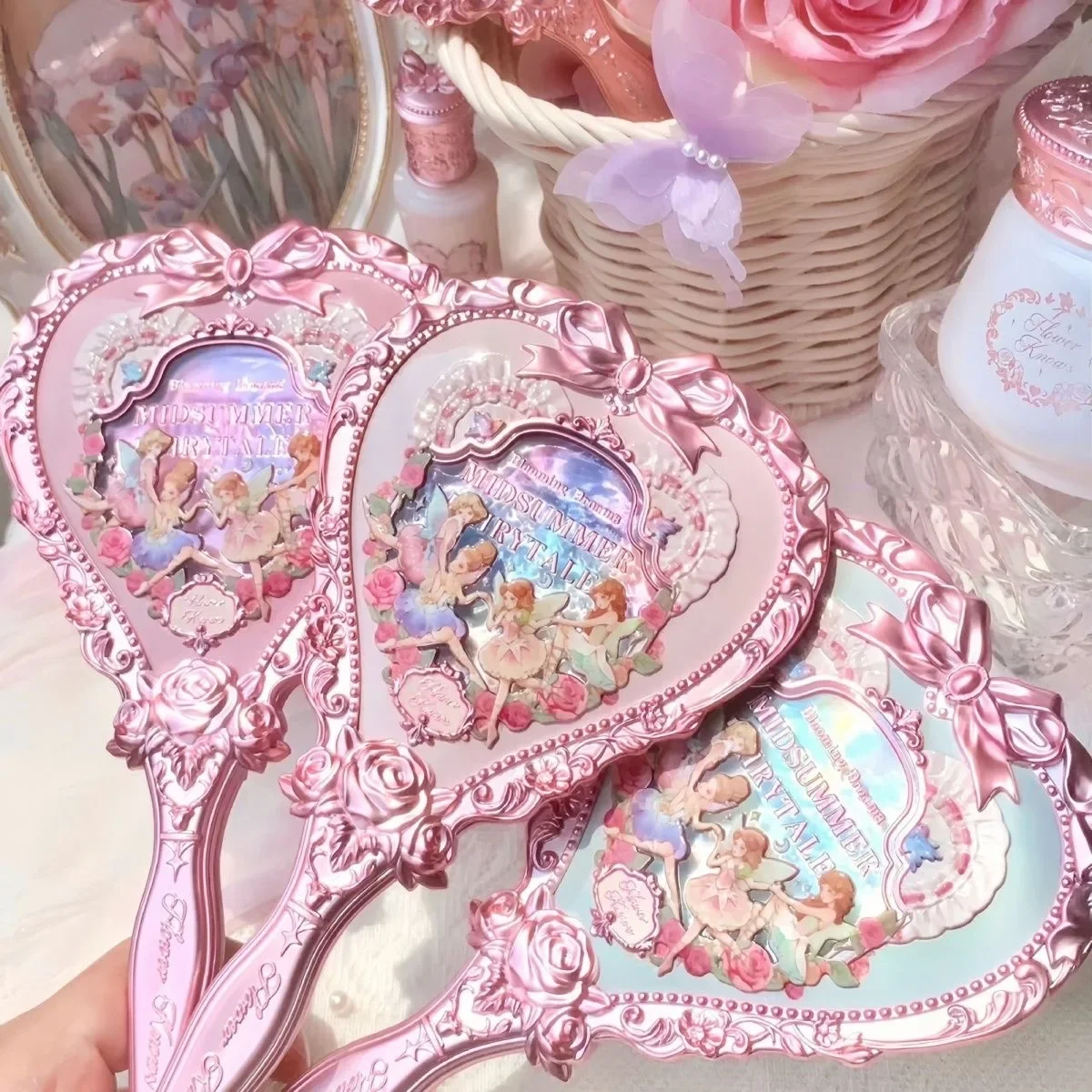 Flower Knows Midsummer Fairytales Collection Handspiegel Mintgrüner, exquisiter Make-up-Spiegel in Milchrosa