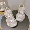 Dicker Boden, Perlenspitze, Blume, Strass, Hochzeit, Damenschuhe, handgefertigt, maßgeschneidert, weiß, Low-Top, lässige Sport-Damenschuhe, Größe 35–39