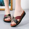 Hausschuhe für Damen, Lederschuhe, Keilabsatz, offener Zehenbereich, lässig, rutschfest, für den Außenbereich, Strand, blattförmige Sandalen, Größen 43