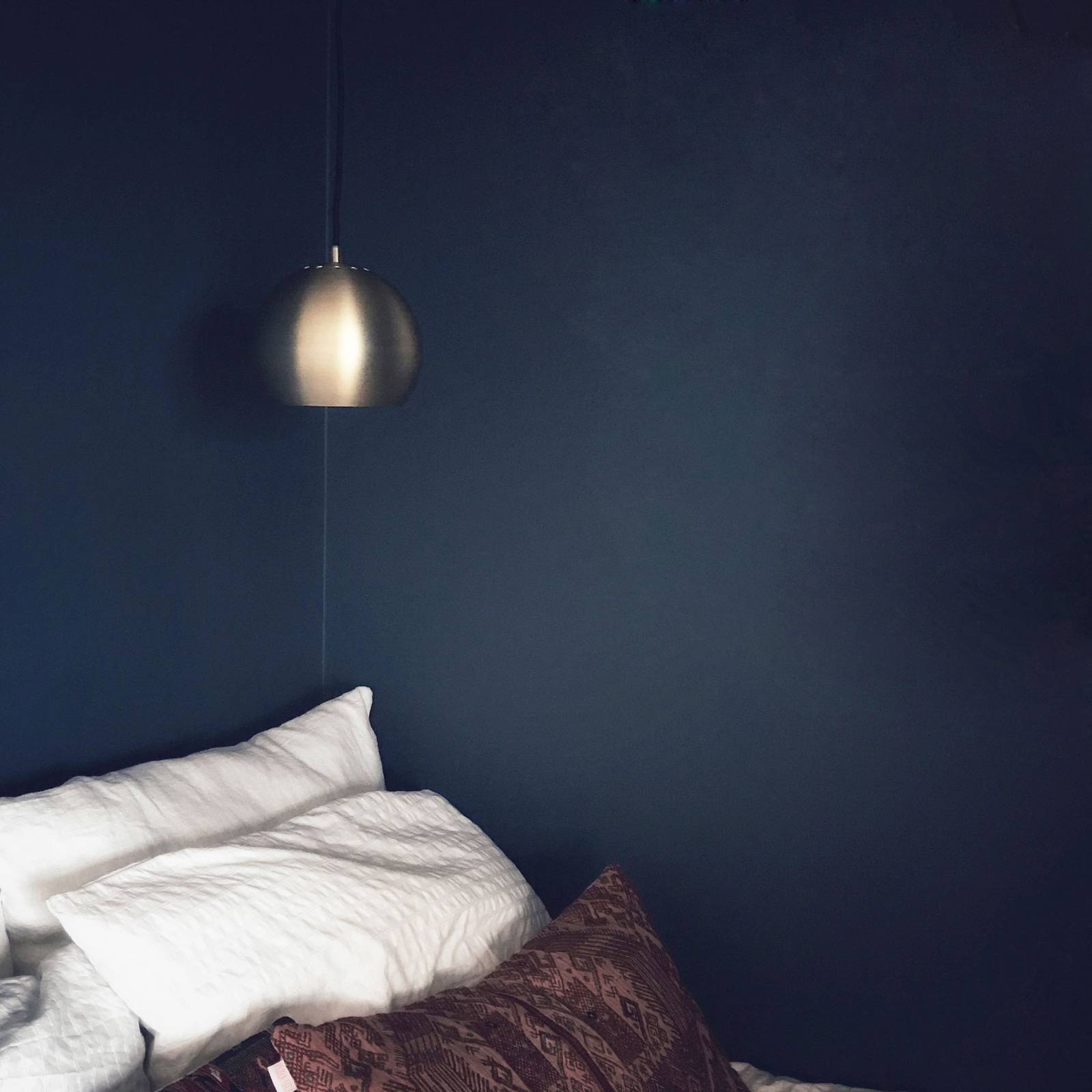 FRANDSEN Design Hängelampe Ball, dimmbar, bronze / altmessing, für Wohn- / Esszimmer, Metall, Design, Pendelleuchte